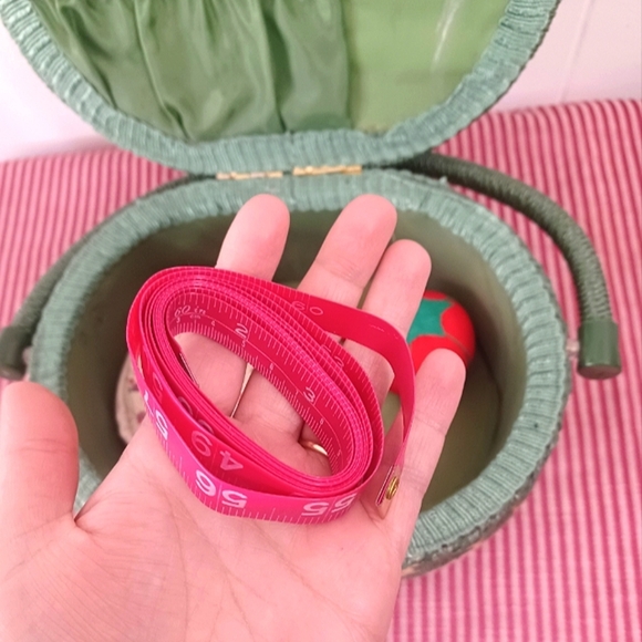 Vintage Sewing Box With Notions - Picture 14 of 14